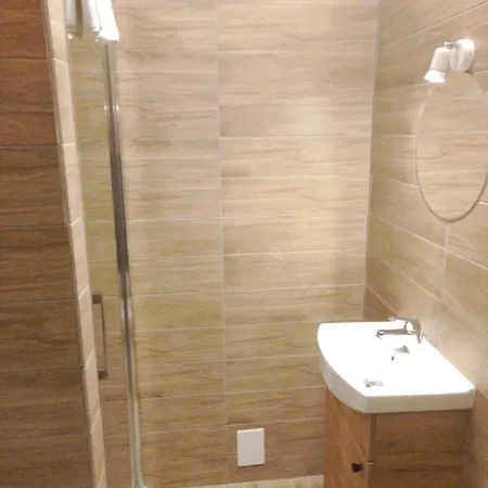 E Cavallerizza Konukevi 3*